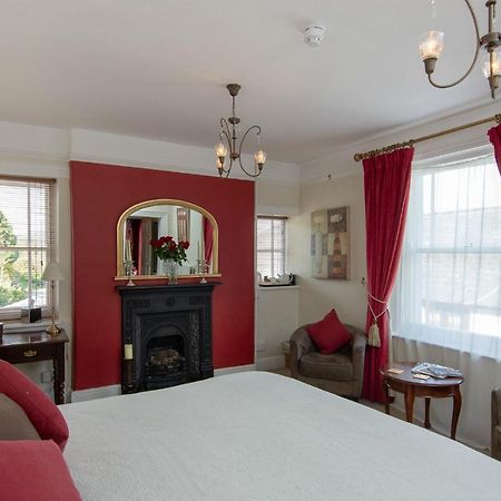 The White House Charmouth Bagian luar foto