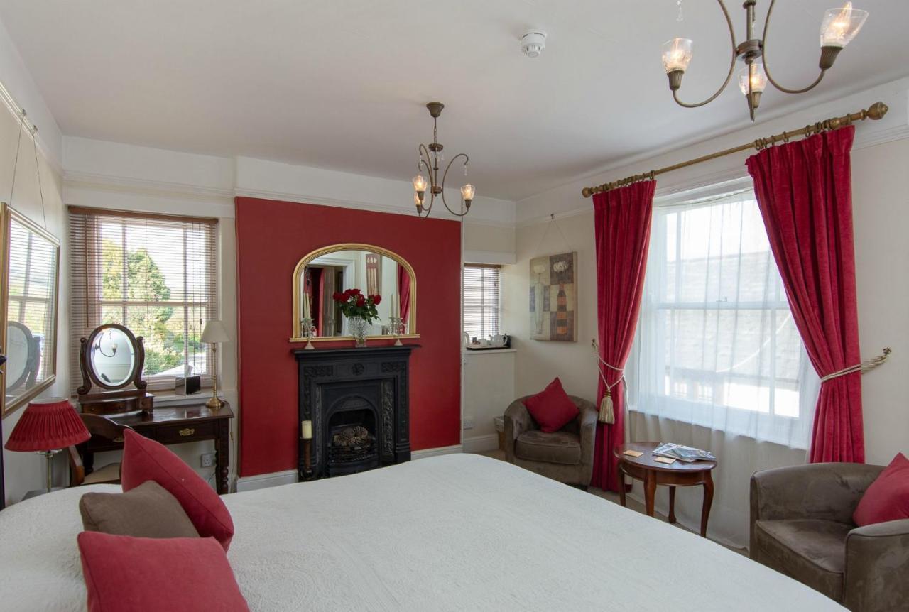 The White House Charmouth Bagian luar foto