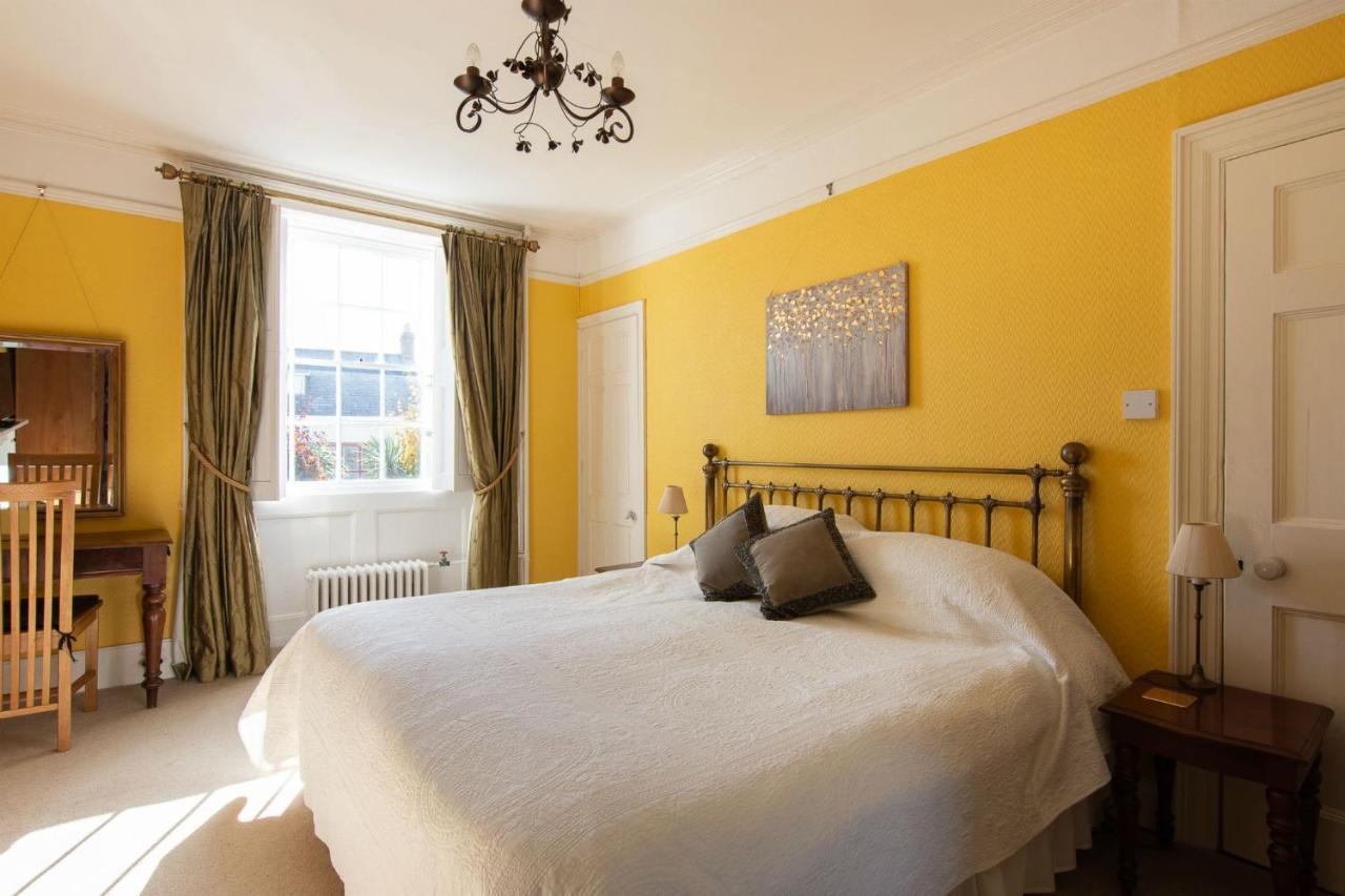 The White House Charmouth Bagian luar foto