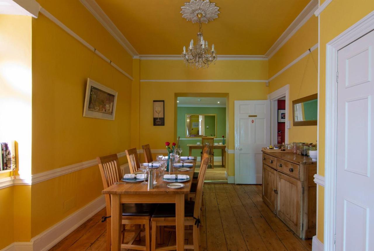 The White House Charmouth Bagian luar foto