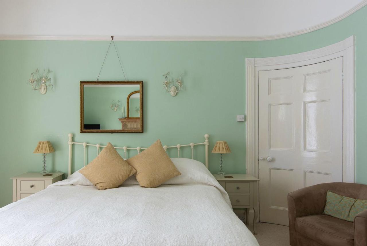 The White House Charmouth Bagian luar foto