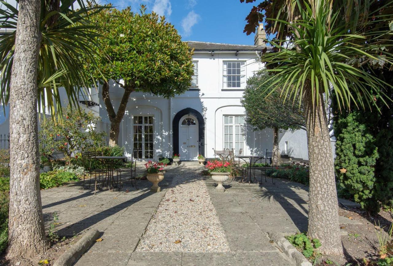 The White House Charmouth Bagian luar foto