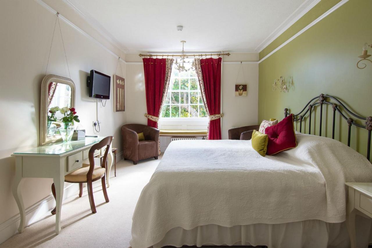 The White House Charmouth Bagian luar foto