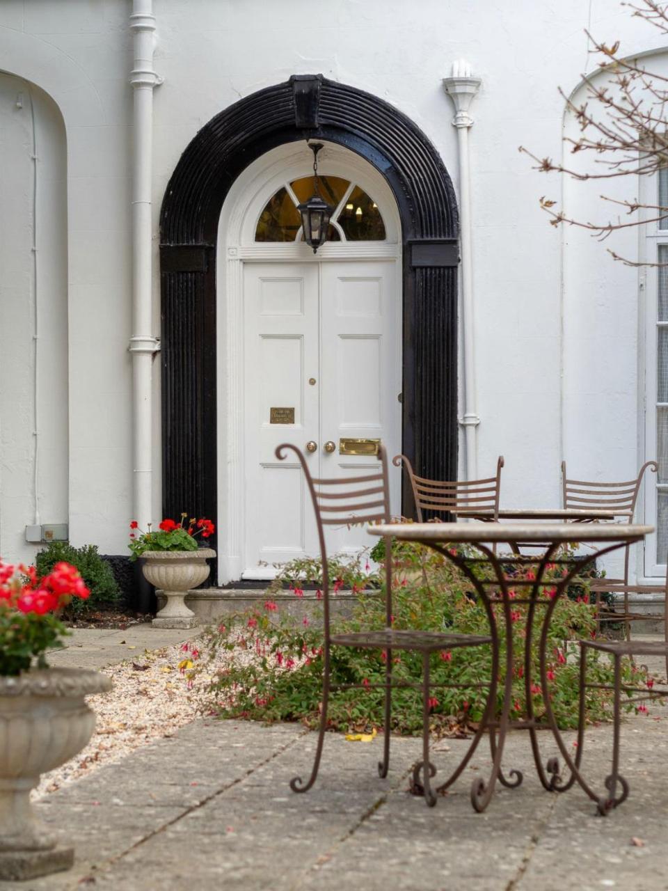 The White House Charmouth Bagian luar foto