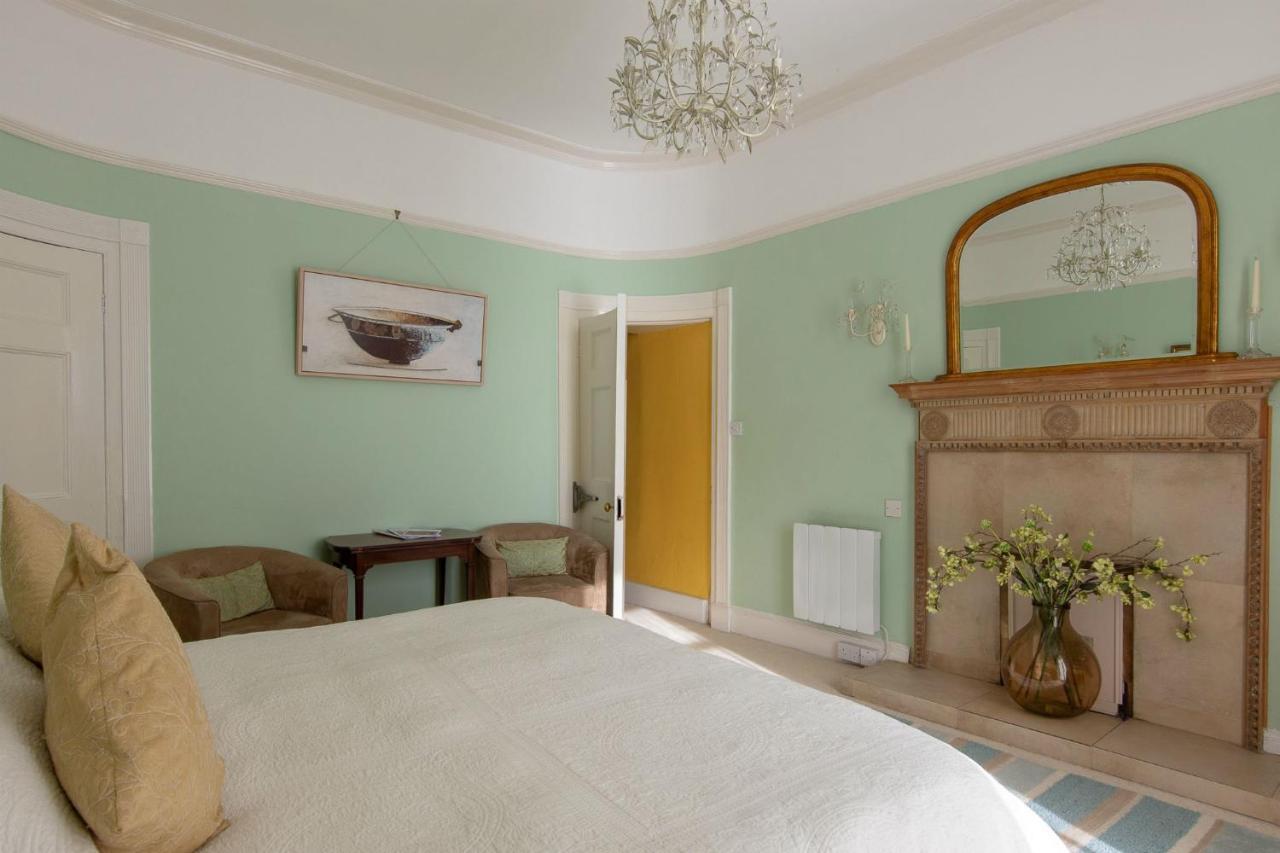 The White House Charmouth Bagian luar foto